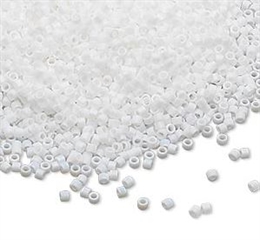 Seed beads, Delica 11/0, mat hvid, 7,5 gram. DB0351V